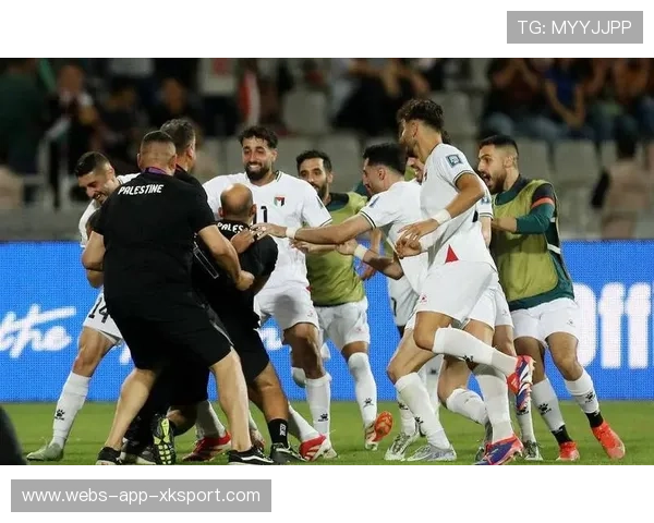 足球压哨绝平瞬间爆炸:激情与奇迹的终极交汇 足球压哨绝平瞬间爆炸:激情与奇迹的终极交汇