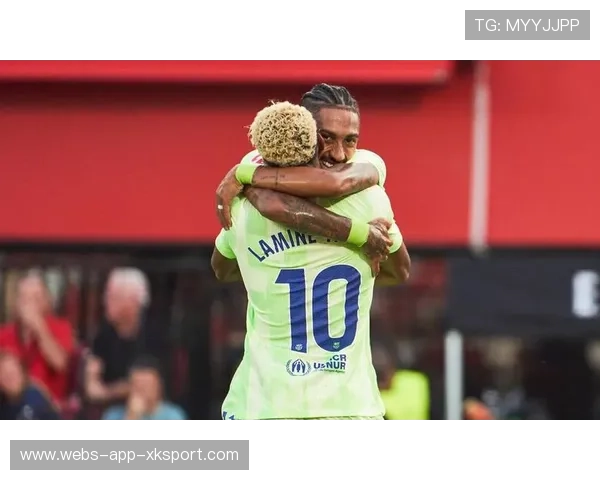 拉菲尼亚补射门前抢点巴萨再添一分