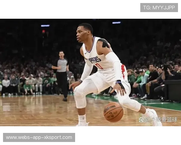 布朗提前进入比赛状态,绿军半场奠定基础